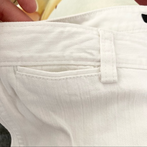 Theory White Low-Rise Cropped Jeans with Ankle Zippers Size 6 - Picture 4 of 11